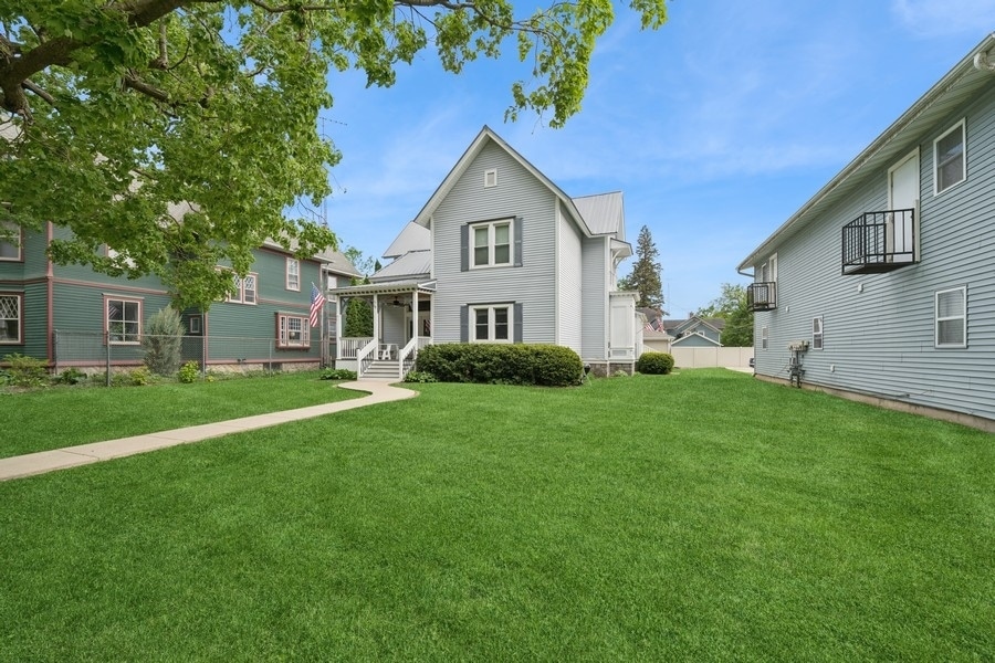 1128 Wisconsin St, Lake Geneva, WI for Sale