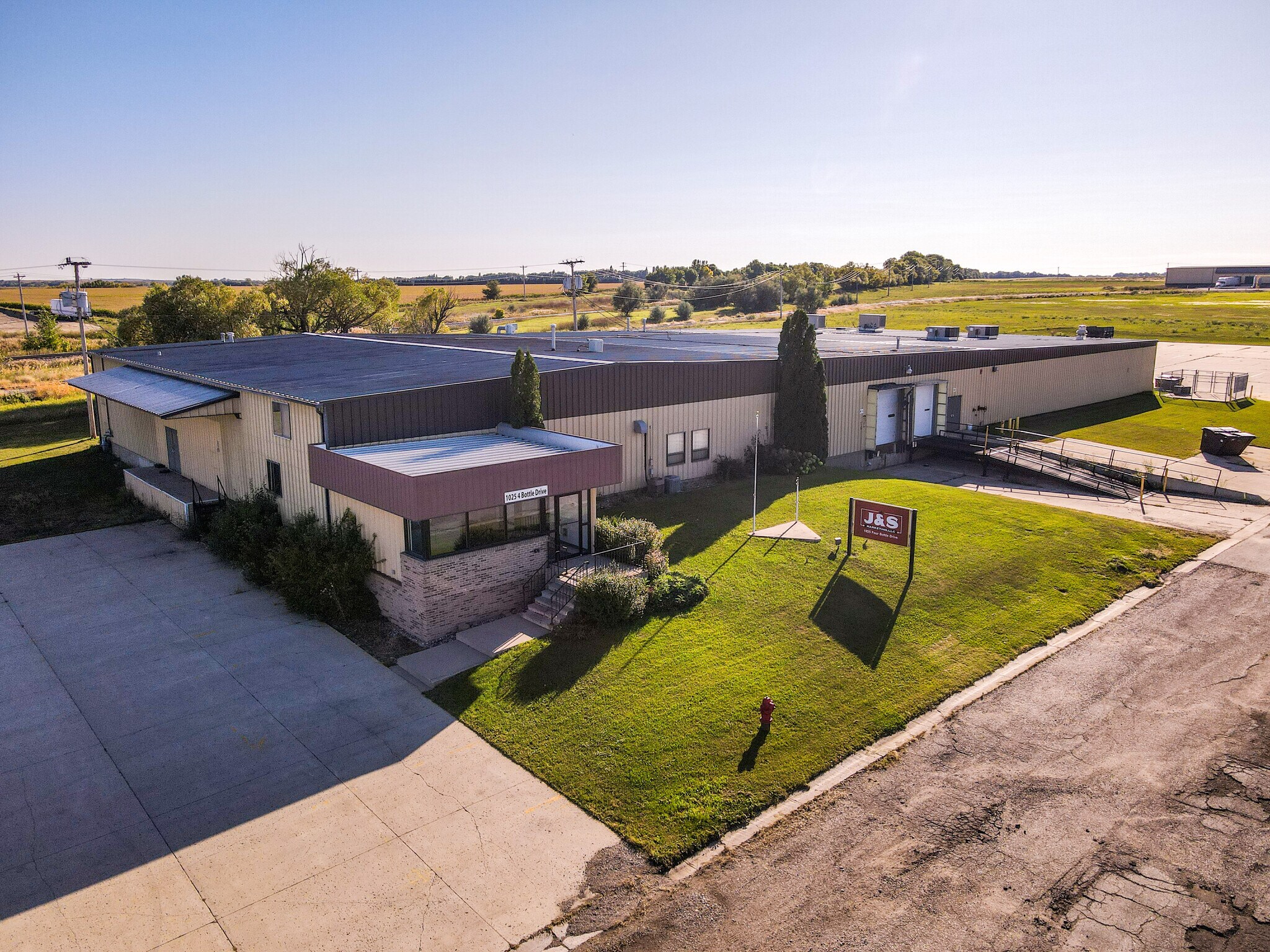 1025 4 Bottle Dr, Valley City, ND for Rent