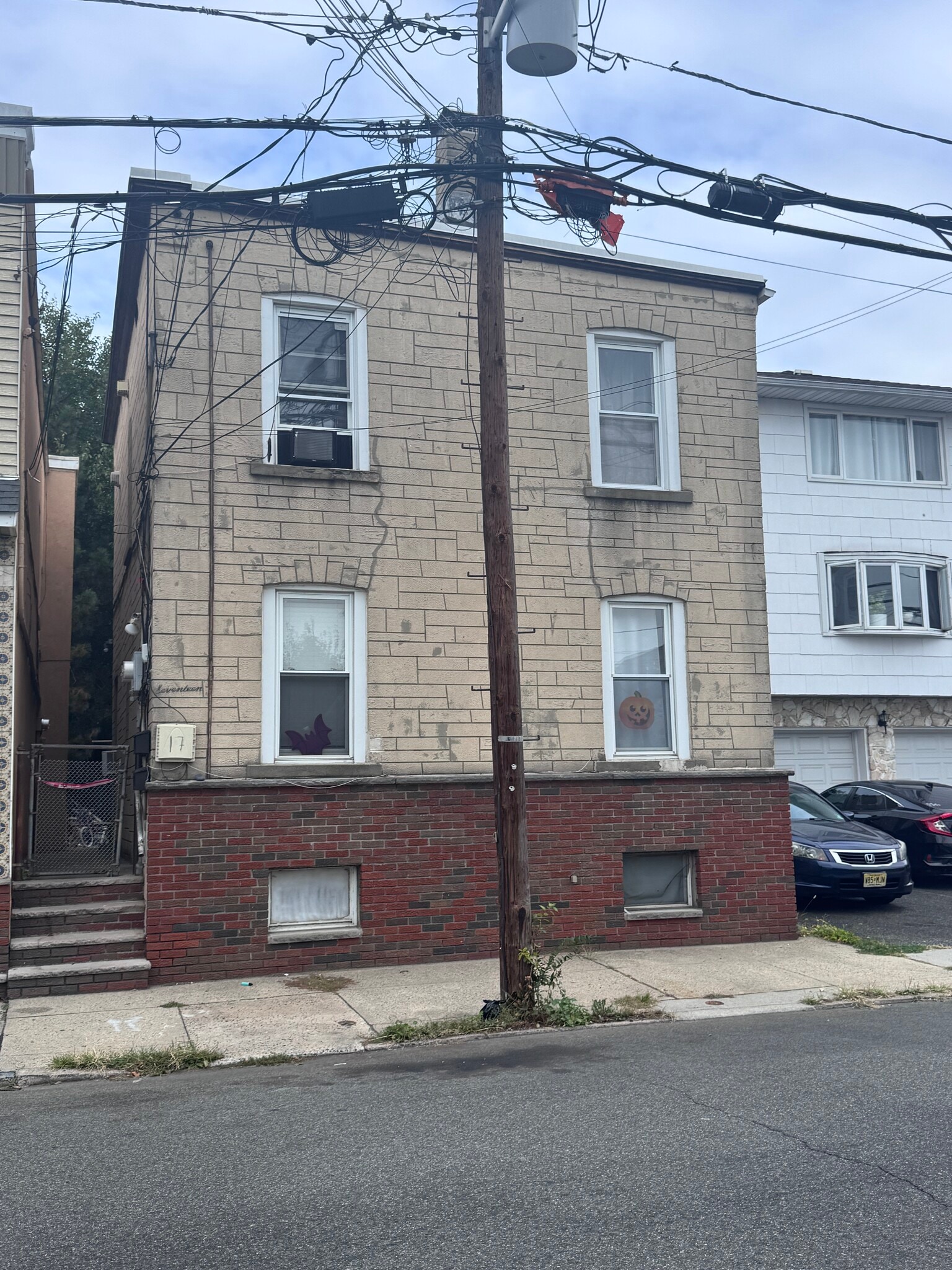 17 Green Ct, Lodi, NJ for Sale