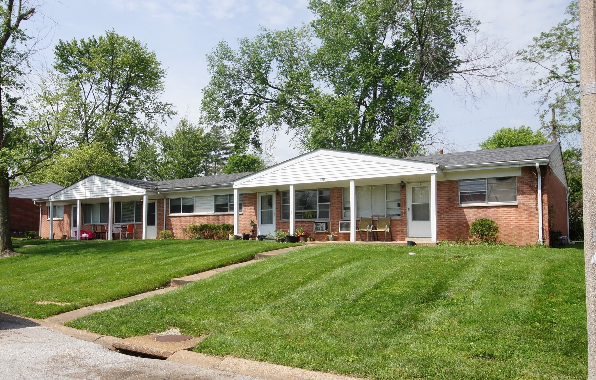 229 Solon Dr, Ballwin, MO for Sale