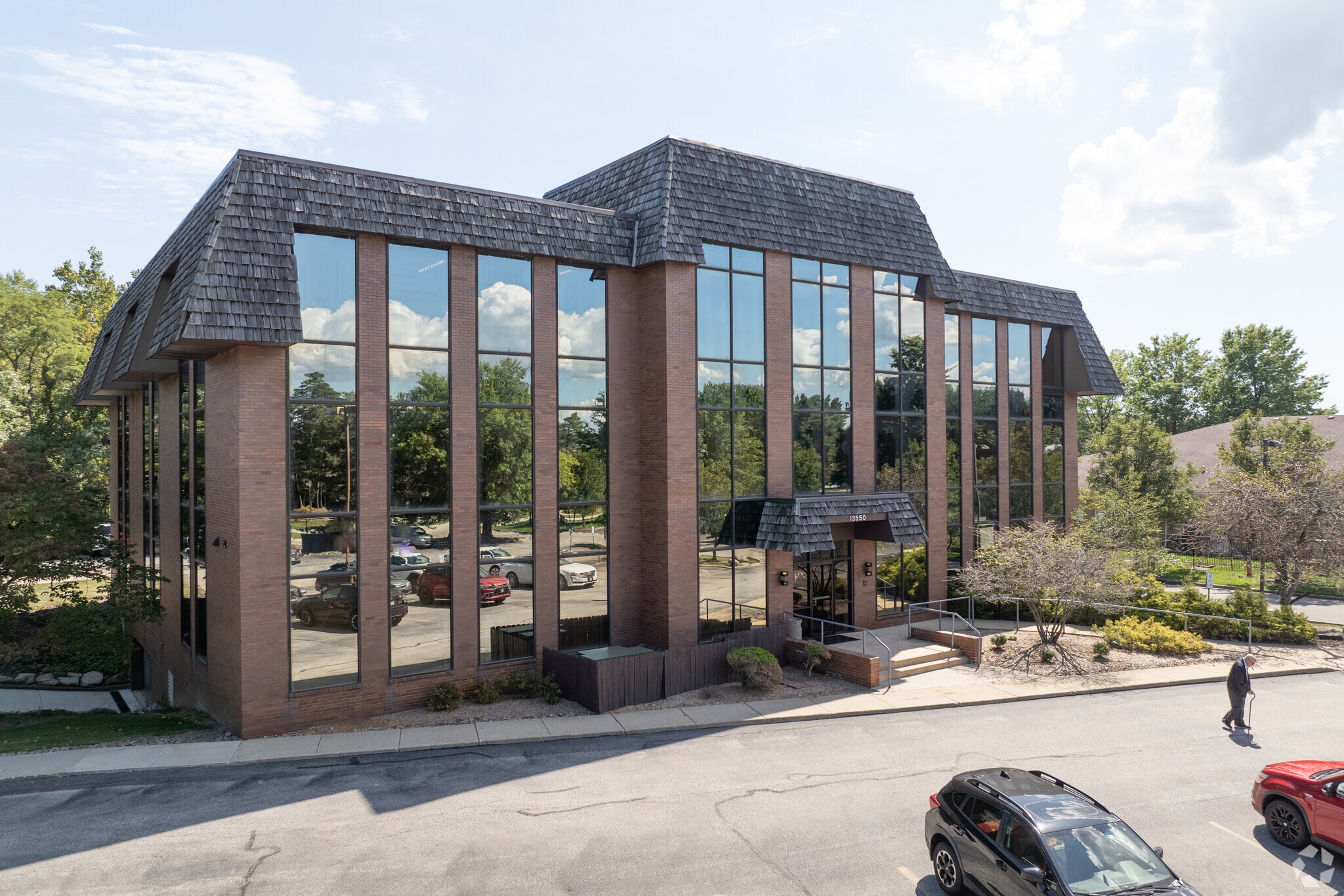 13500-13550 Falling Water Rd, Strongsville, OH for Sale
