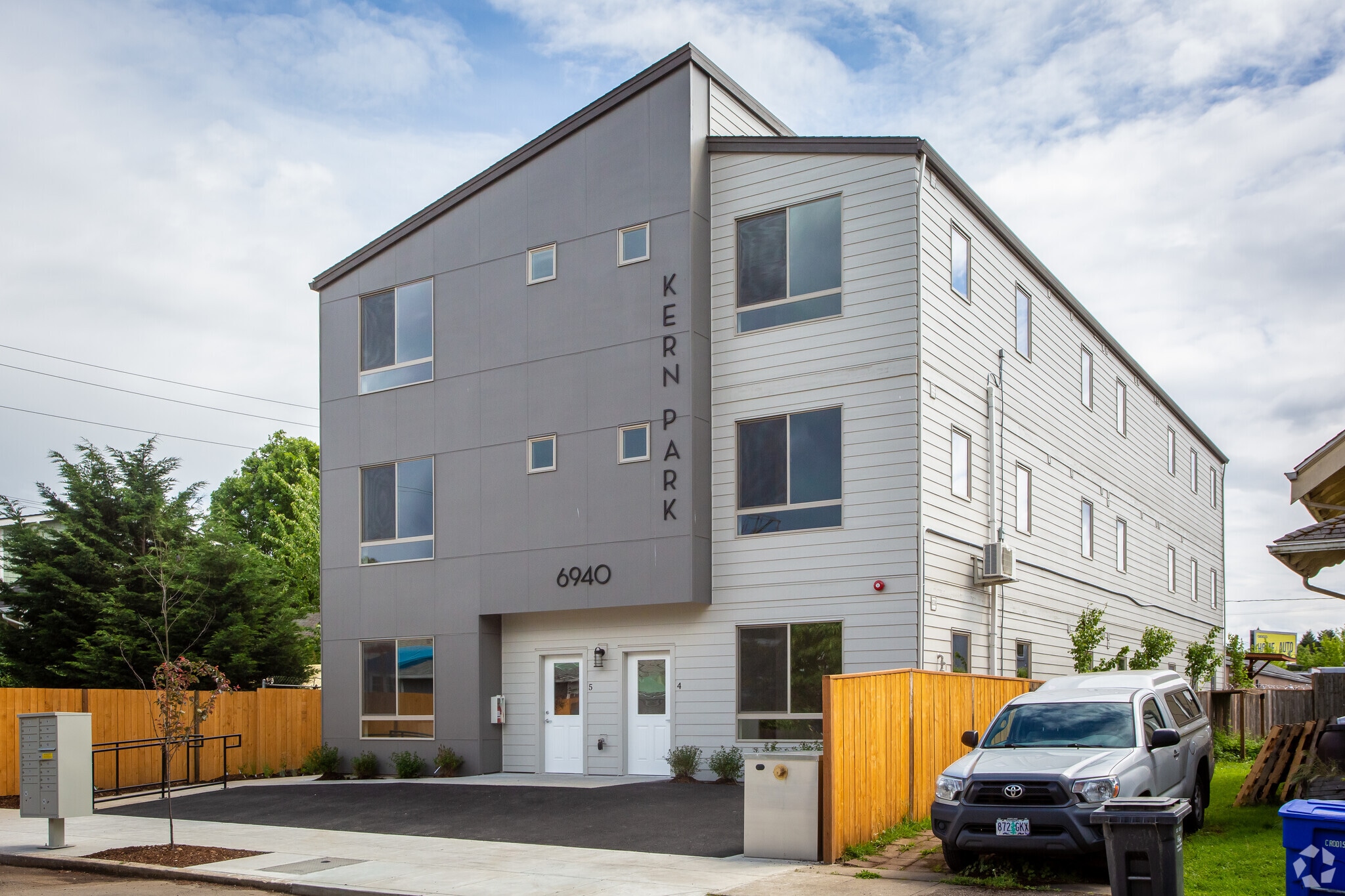 6930-6940 SE Long St, Portland, OR for Sale