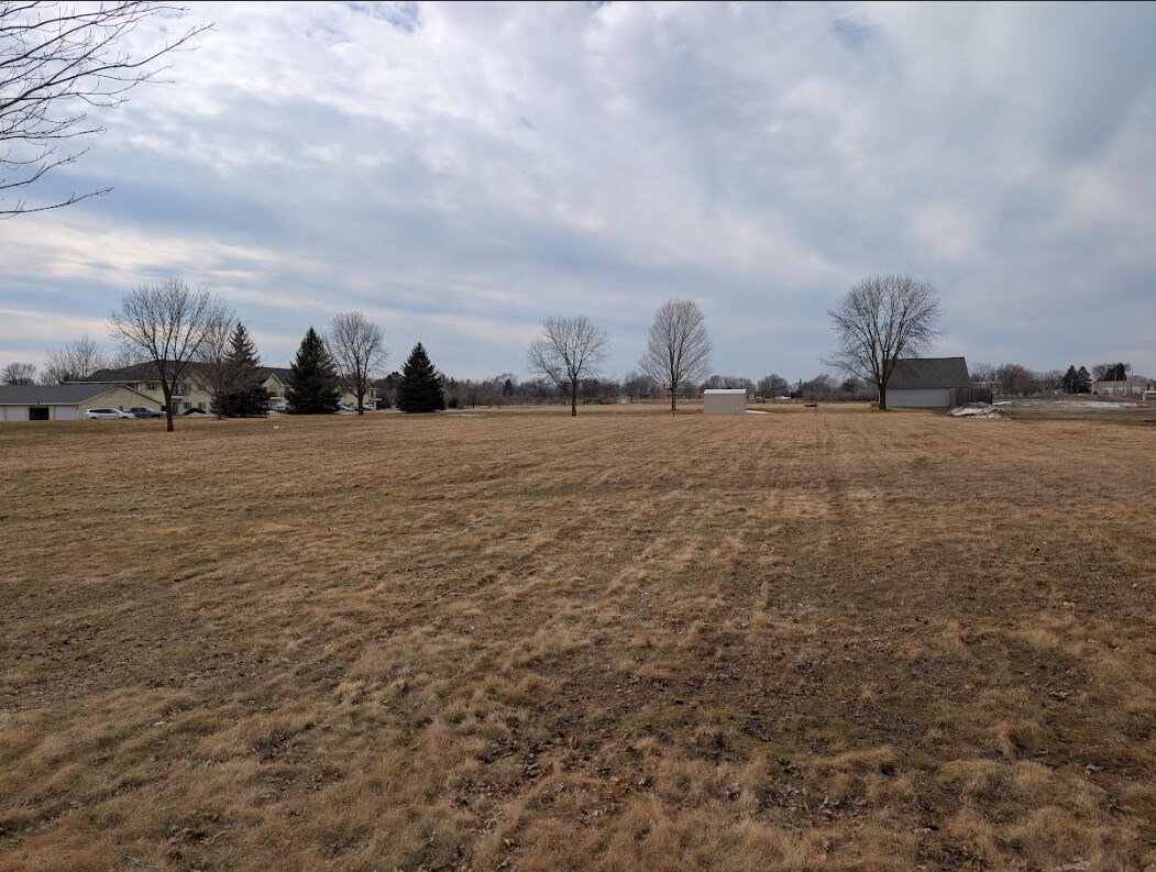 890 Kingsway Dr, Le Sueur, MN for Sale