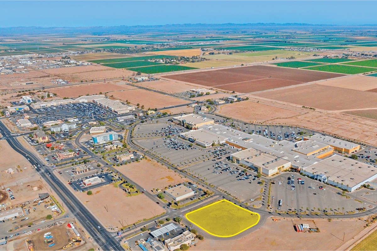 1560 Dogwood Road, El Centro, CA for Sale