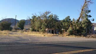10 E Yermo Rd  