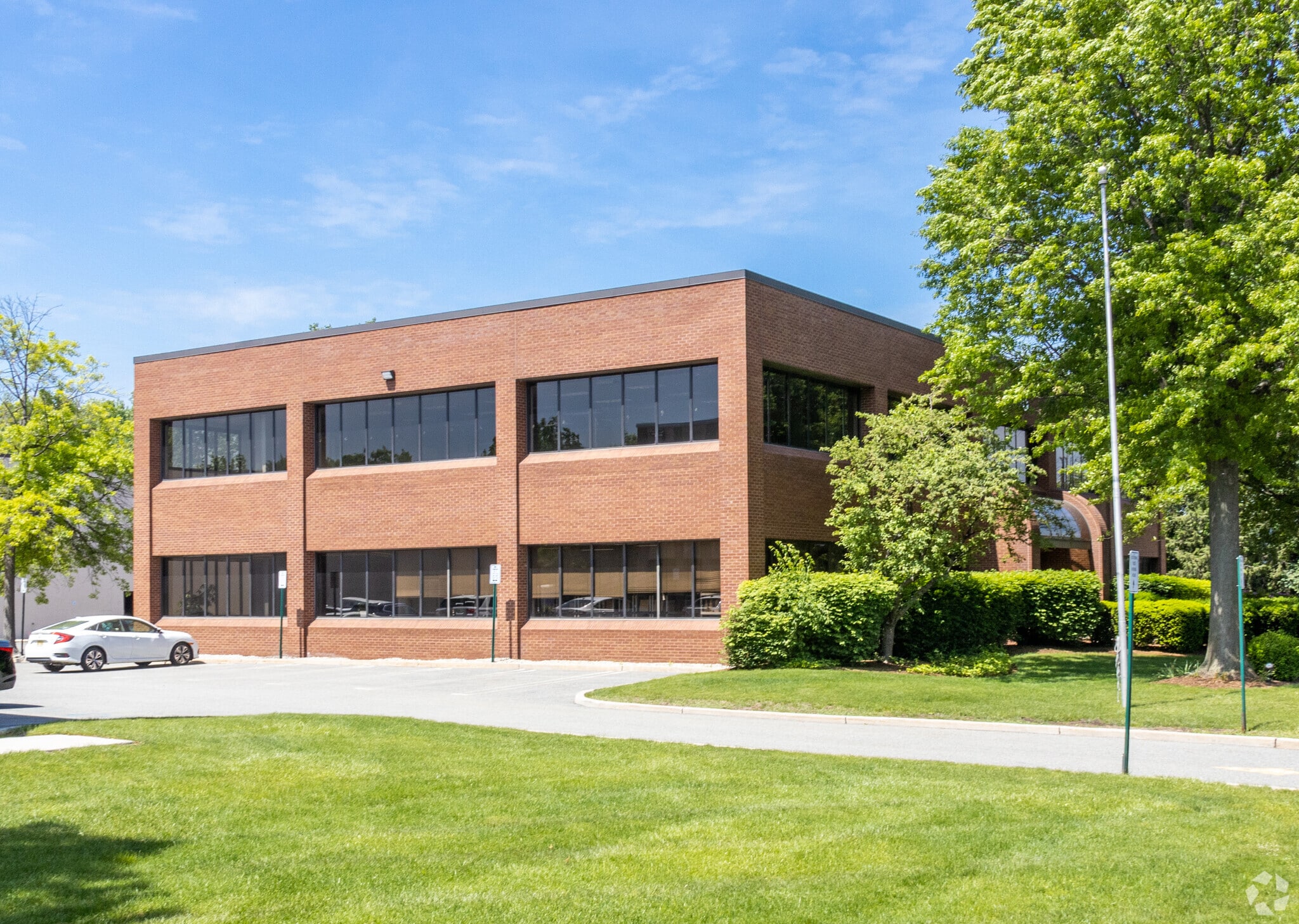 355 Murray Hill Pky East Rutherford, NJ 07073 Office Property for