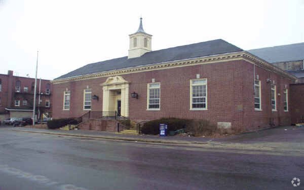 200 Union St, Clinton, MA for Rent