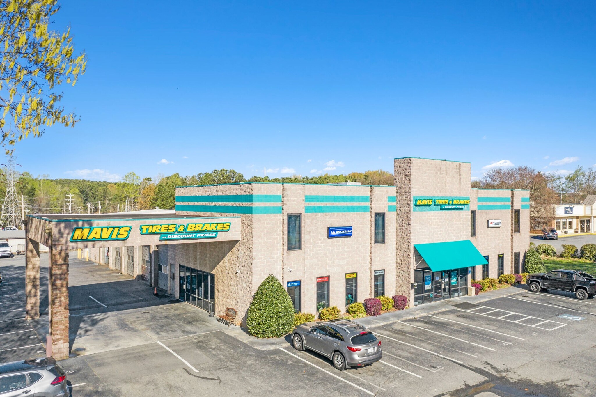 19141 W Catawba Ave Cornelius, NC 28031 Retail Property for Lease on