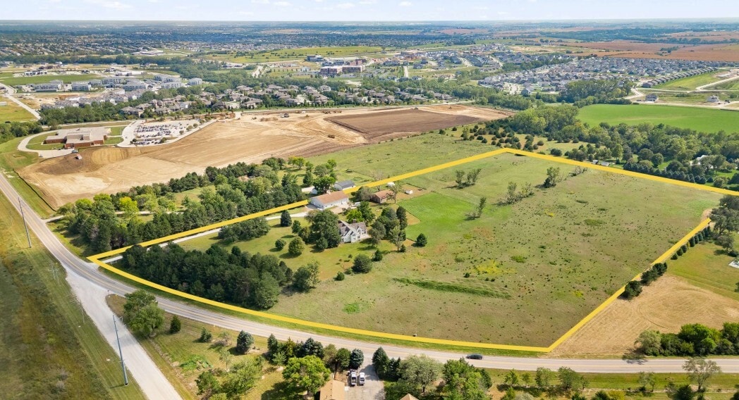 21415 W Q Rd, Elkhorn, NE for Sale