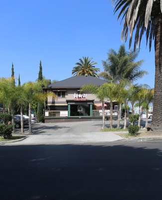 Los Angeles, CA Retail - 755 S Hobart Blvd