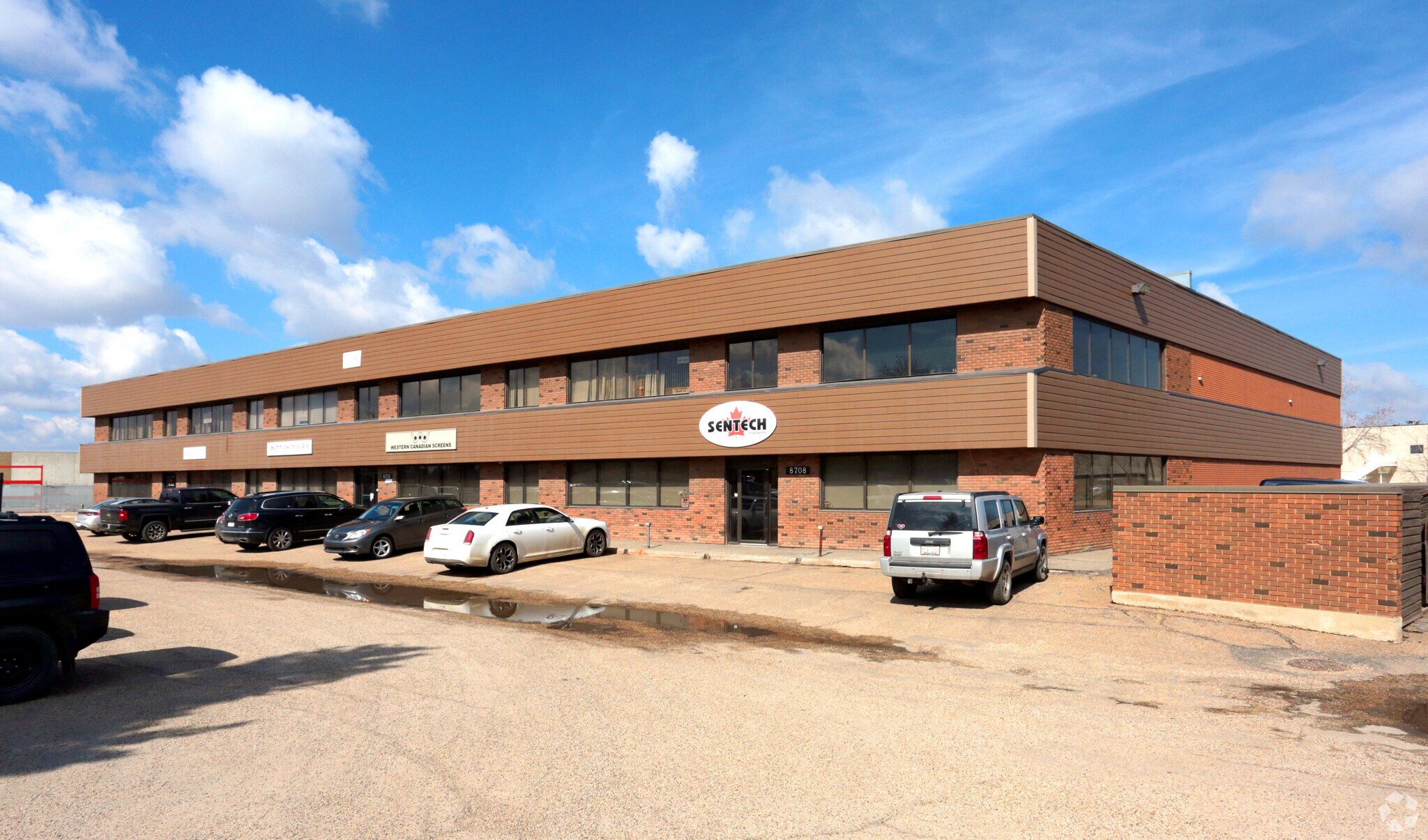 8704-8716 48 Av NW, Edmonton, AB for Rent