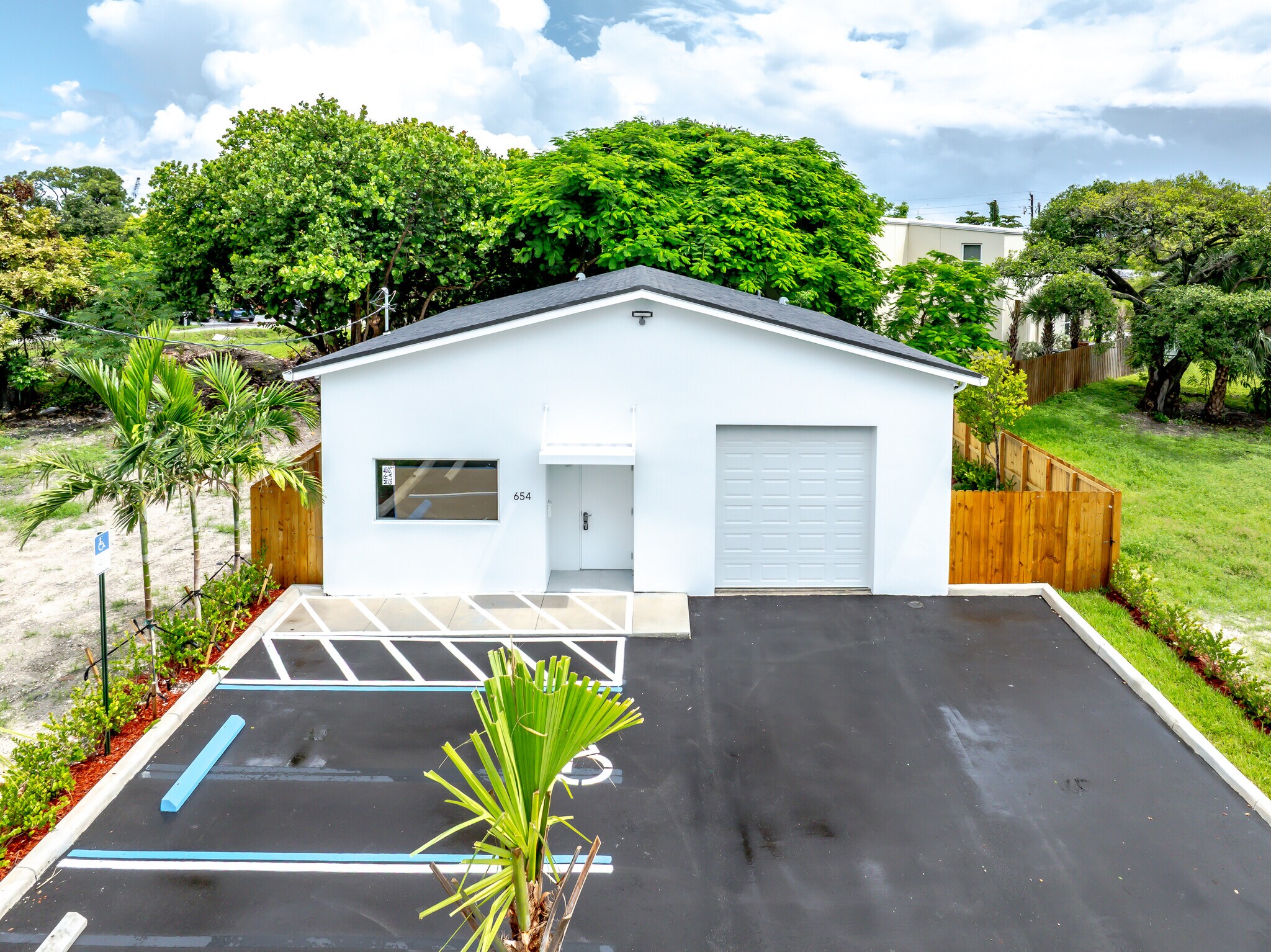 654 NW 22nd Rd, Fort Lauderdale, FL for Rent