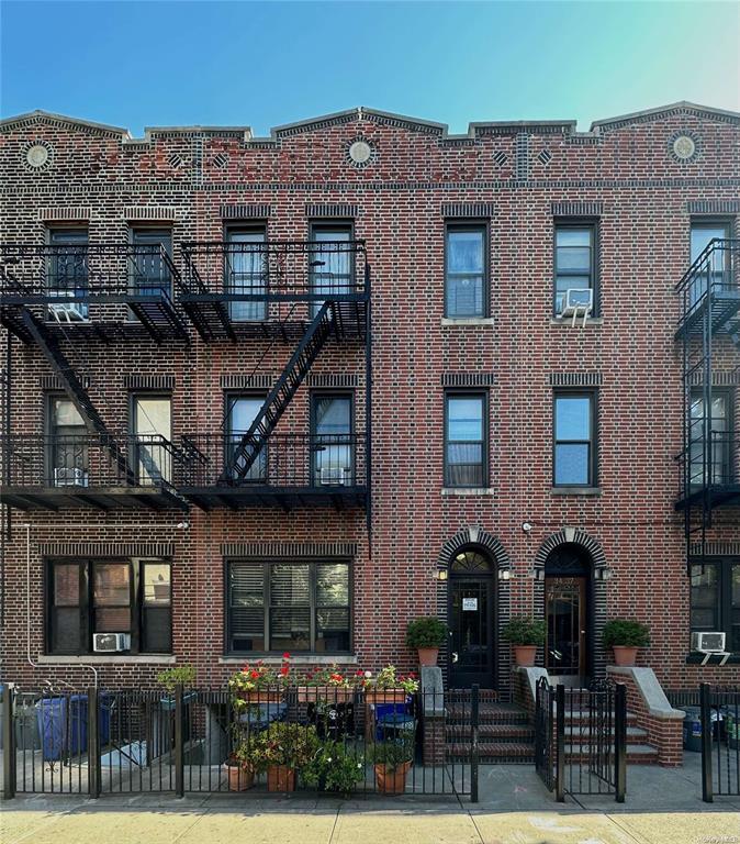 3435 30th St, Long Island City, NY for Sale