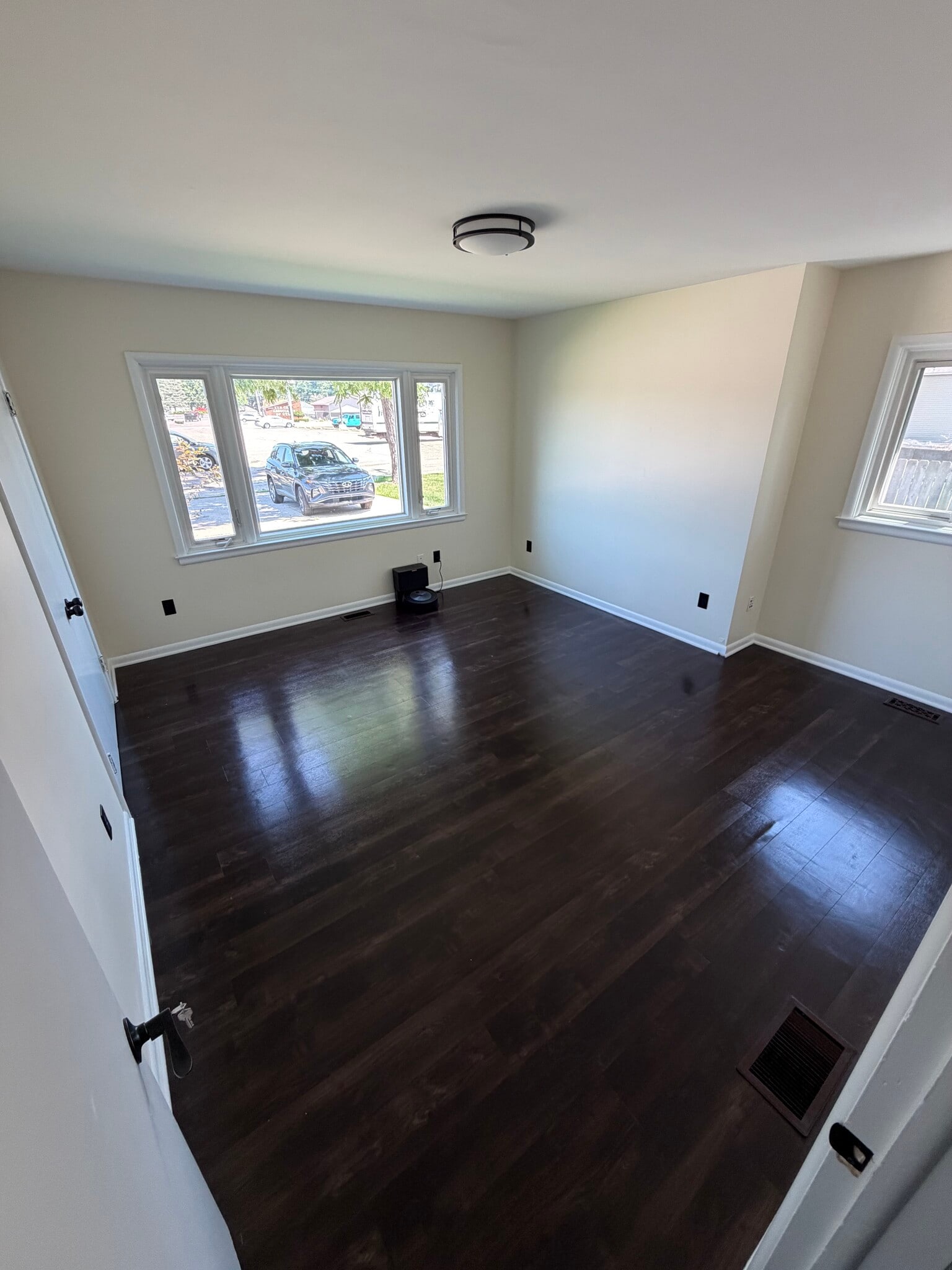 45280 Cass Ave, Utica, MI for Rent