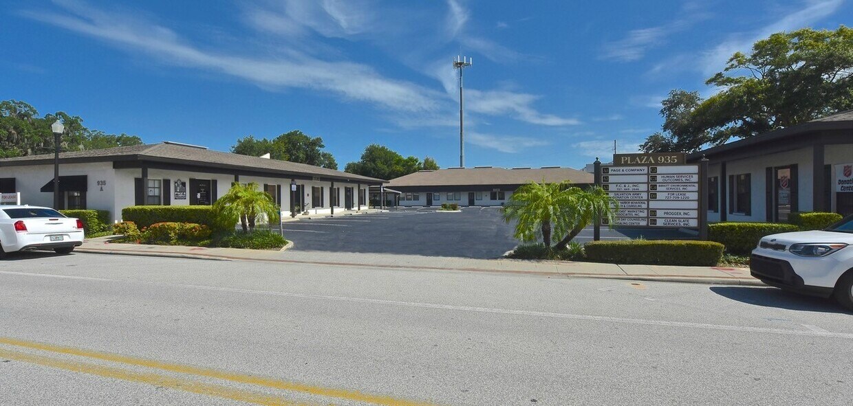 935 Main St, Safety Harbor, FL for Rent