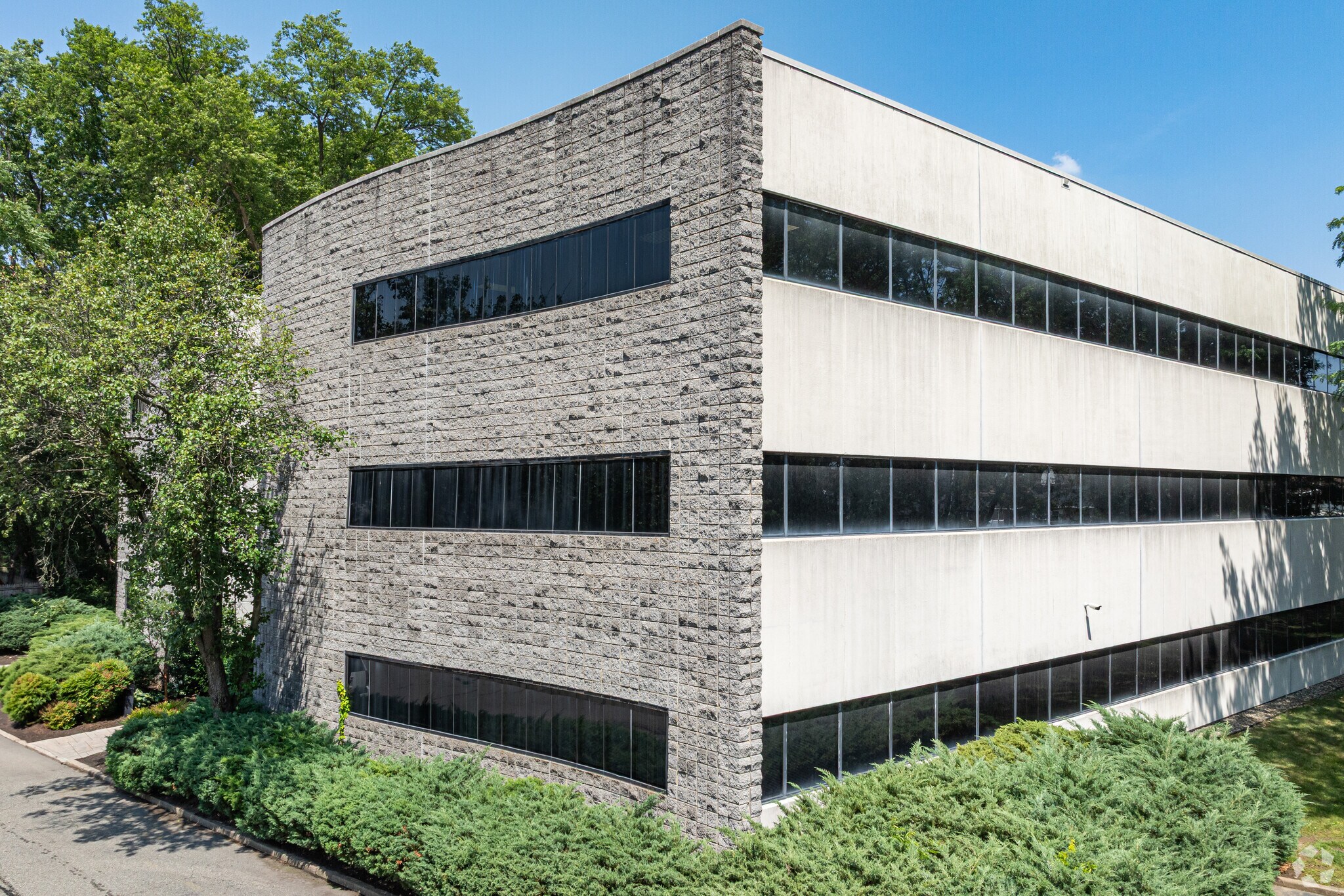 1600 Saint Georges Ave, Rahway, NJ for Rent