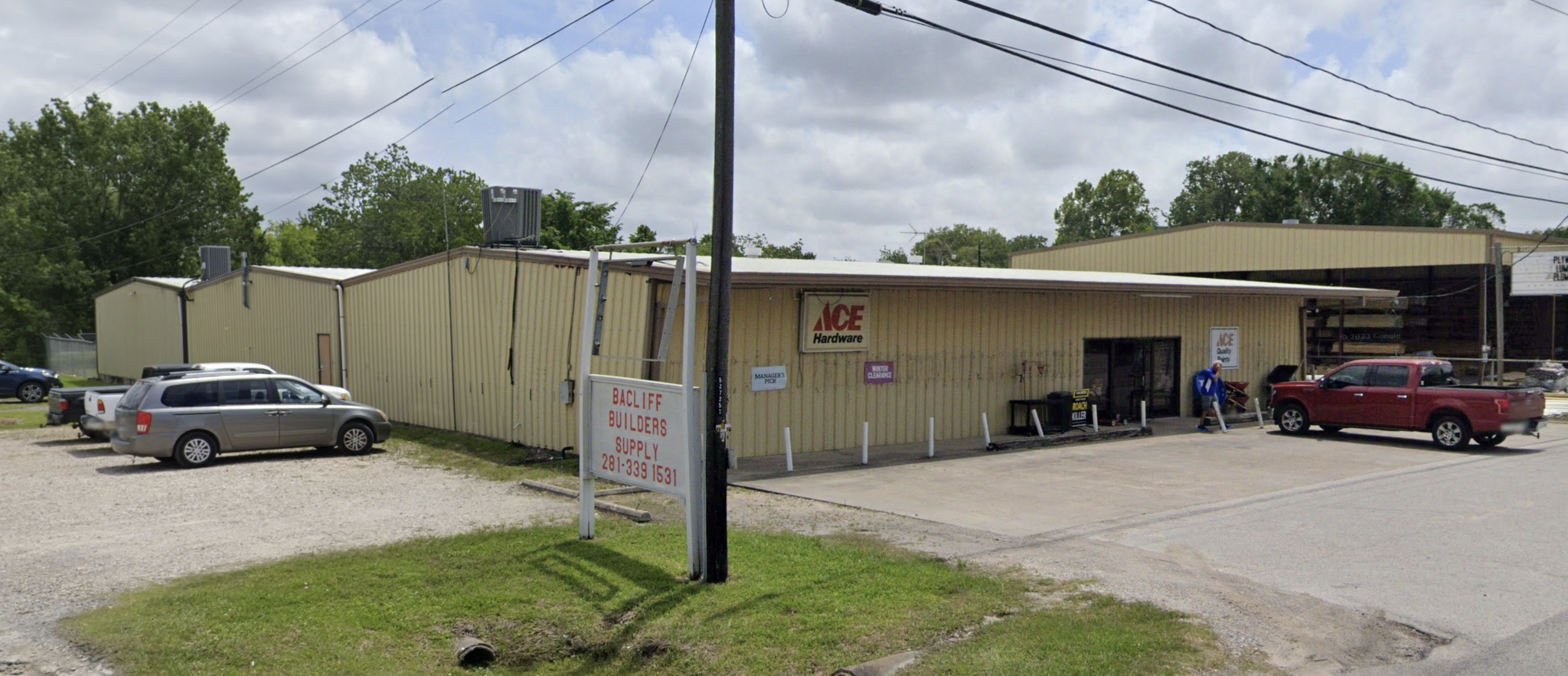 607 Grand Ave, Bacliff, TX for Rent
