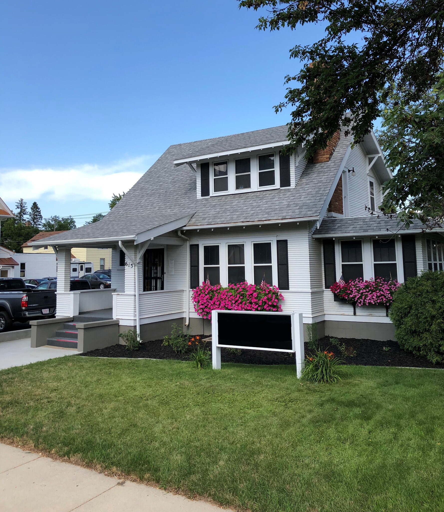 615 S 1st Ave, Jamestown, ND for Rent