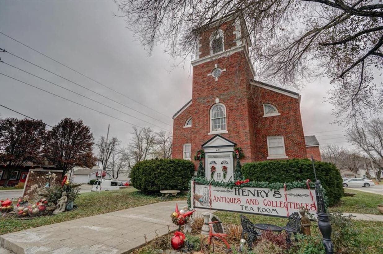 401 SE Douglas St, Lees Summit, MO for Rent