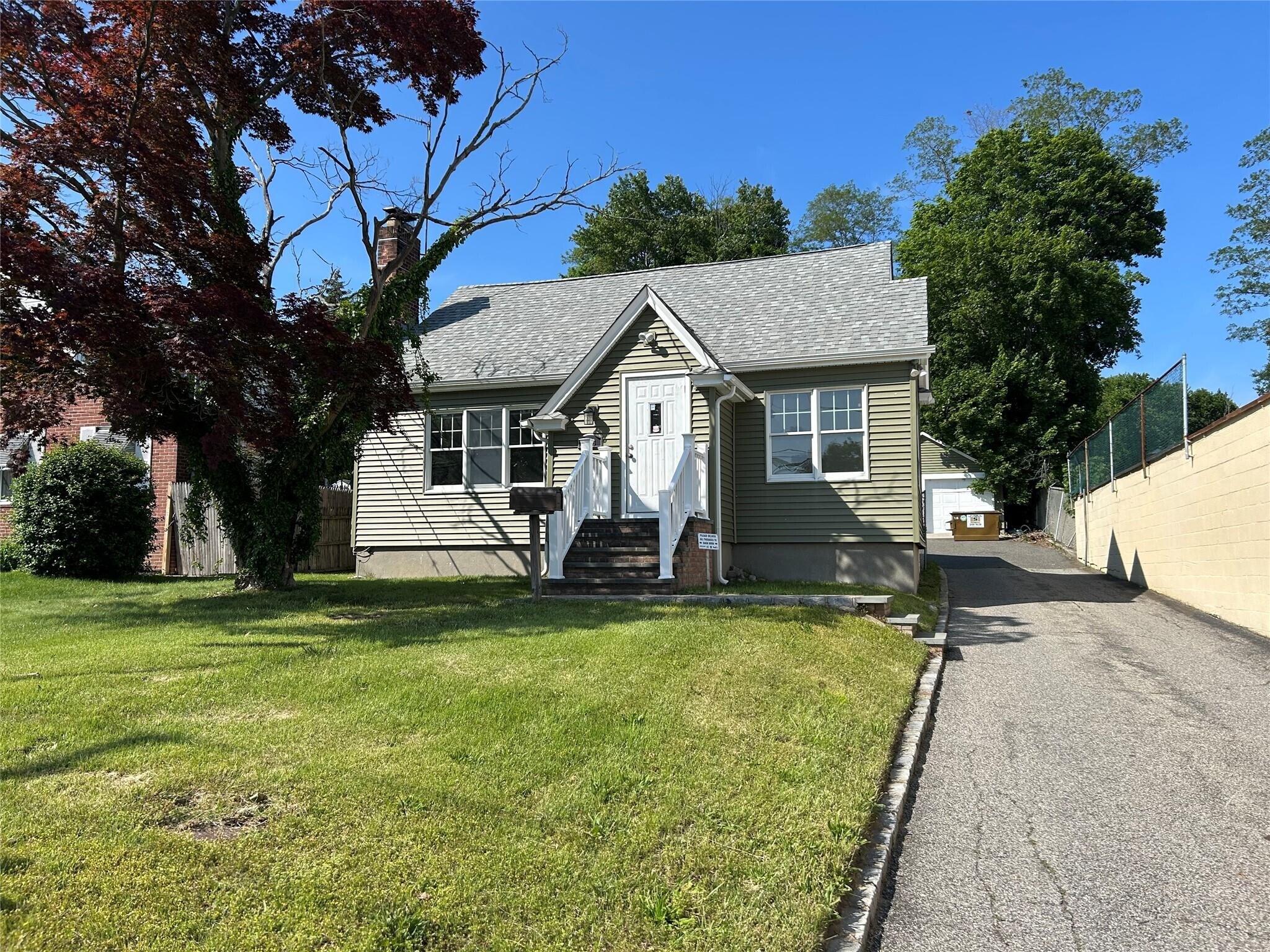 153 Main St, Kings Park, NY for Sale