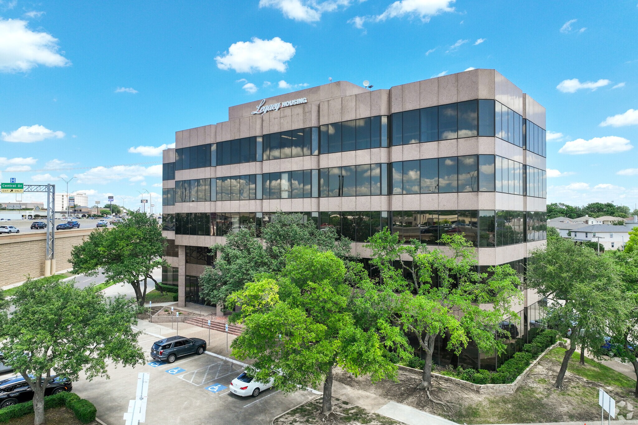 1600 Airport Fwy, Bedford, TX for Rent