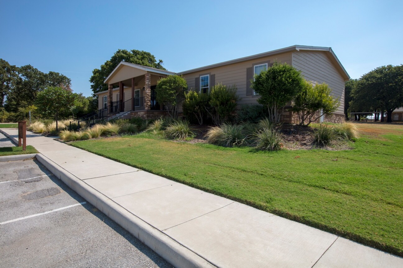 601 Old Base Rd, Aurora, TX for Rent