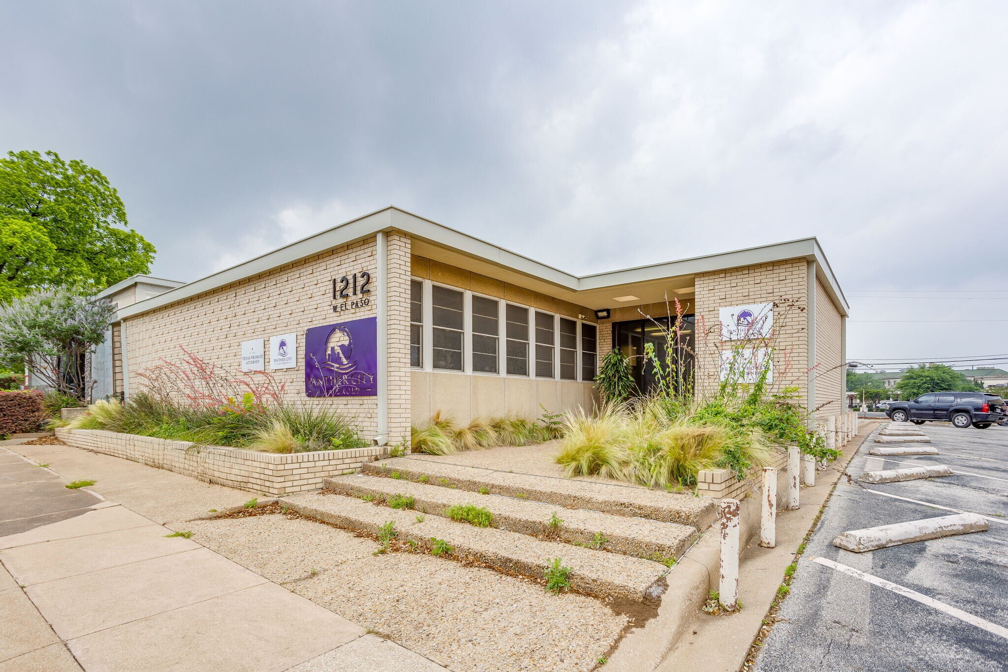 1212 W El Paso St, Fort Worth, TX for Rent