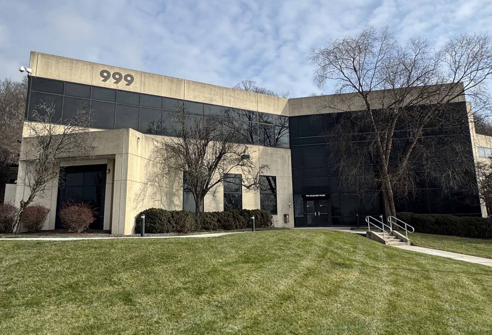 999 Frontier Rd, Bridgewater, NJ for Rent