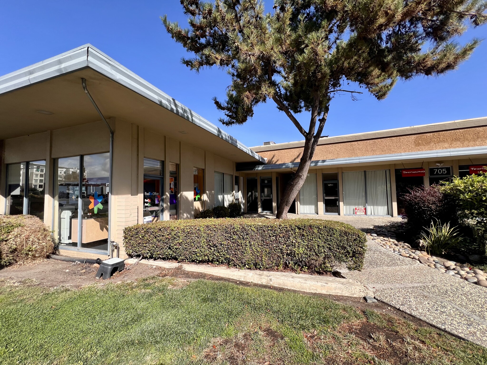 705 Veterans Blvd, Redwood City, CA for Rent