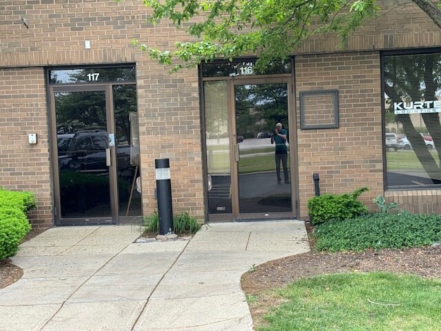 4260 Westbrook Dr, Aurora, IL for Rent
