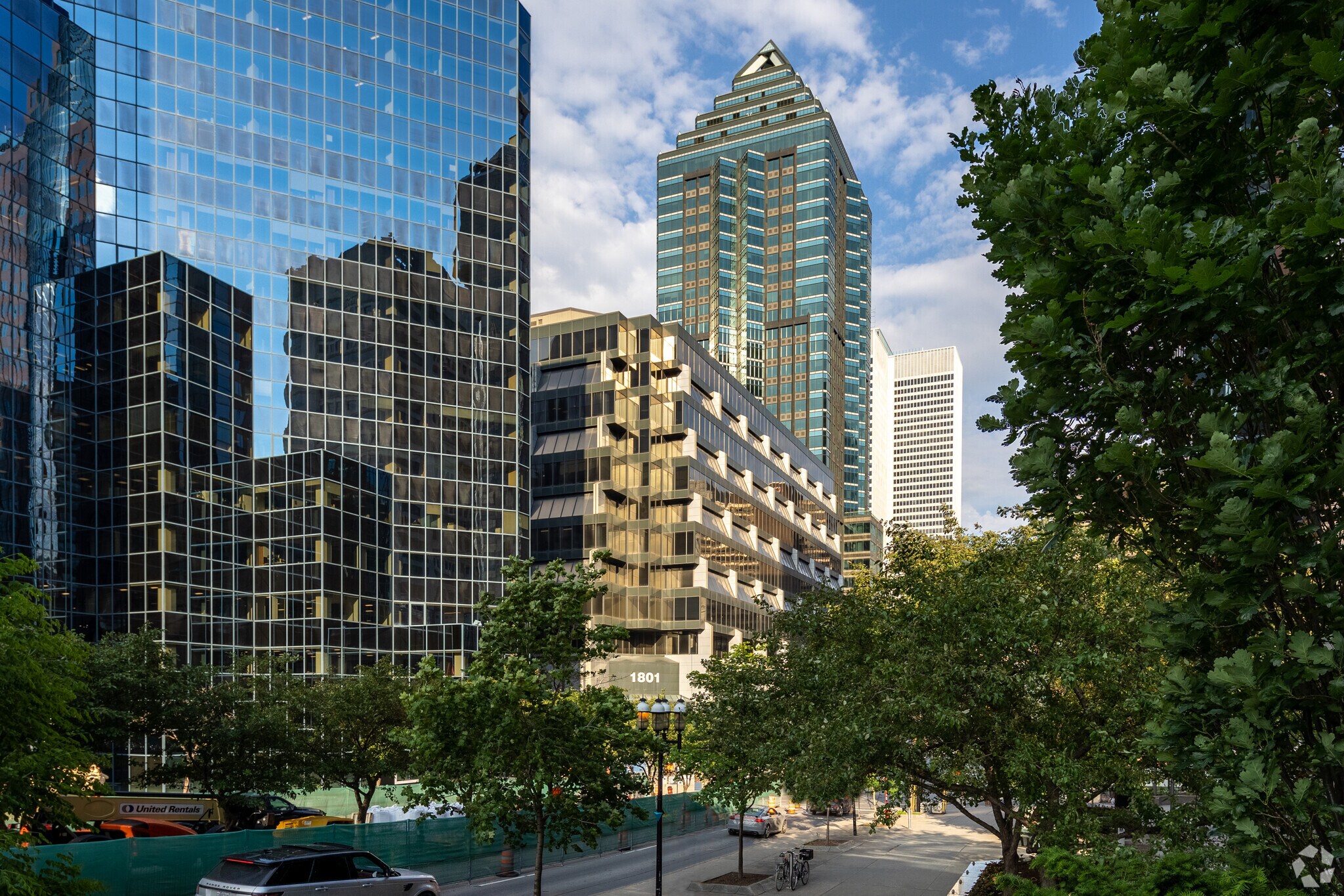 1801 Av McGill College, Montréal, QC for Rent