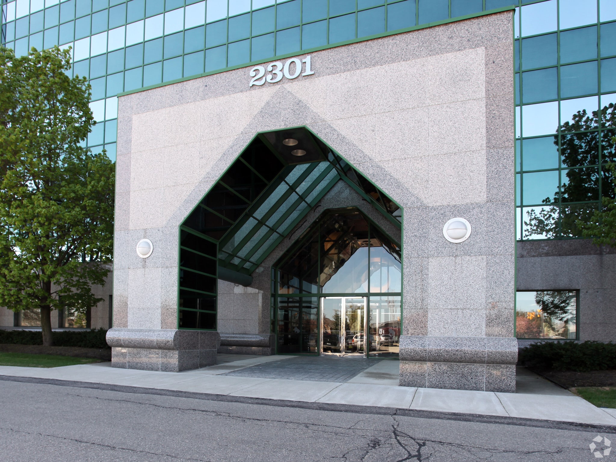 2301 W Big Beaver Rd Troy, MI 48084 Office Property for Lease on