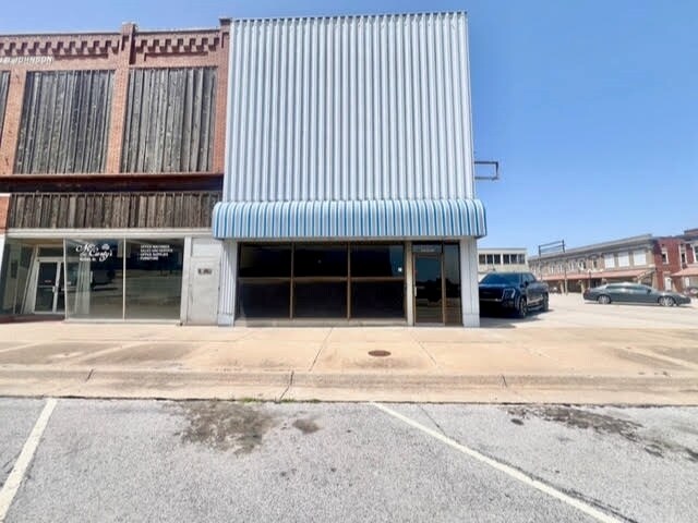 210 W 9th St, Coffeyville, KS for Sale