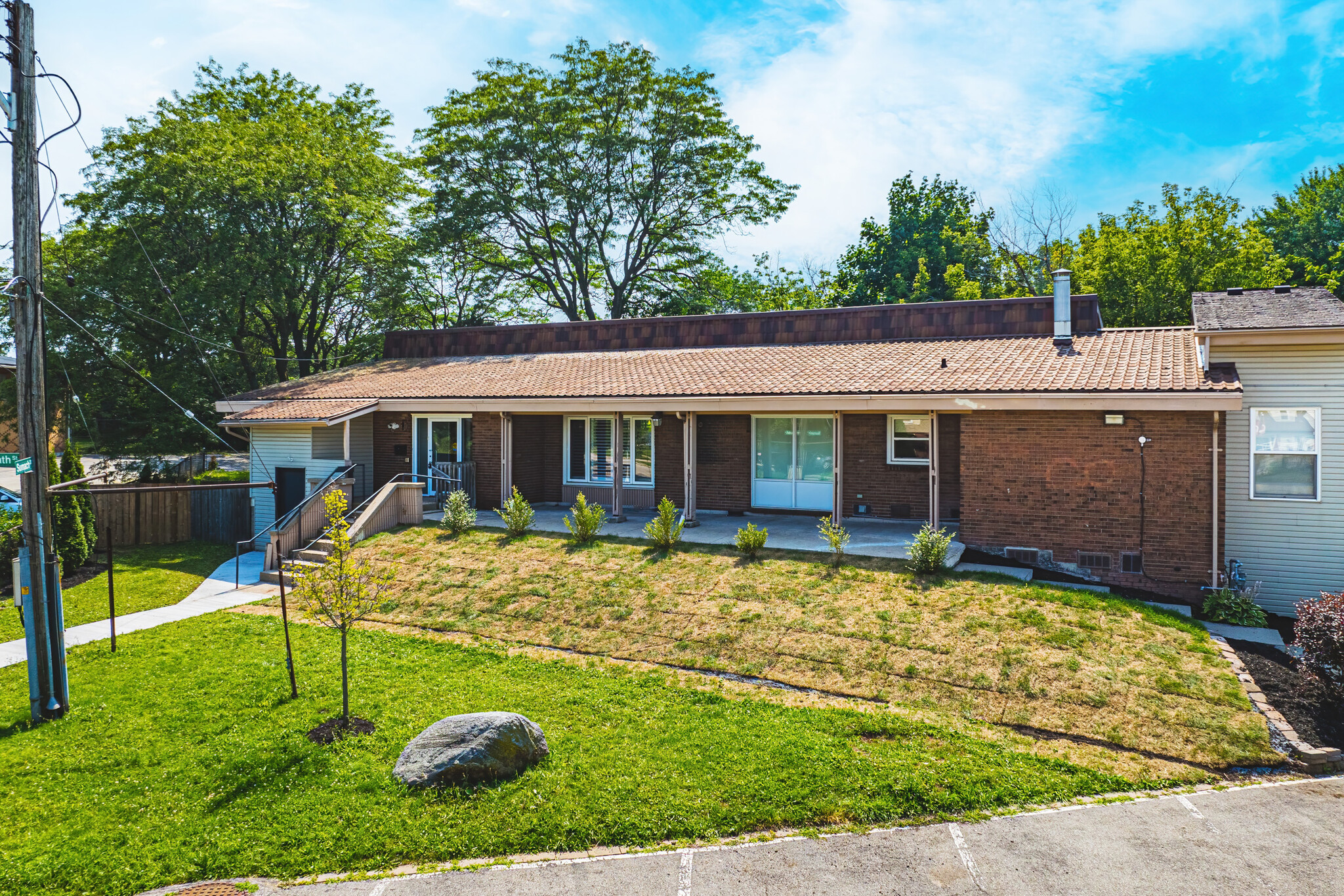 2 Heath St, Hamilton, ON for Sale