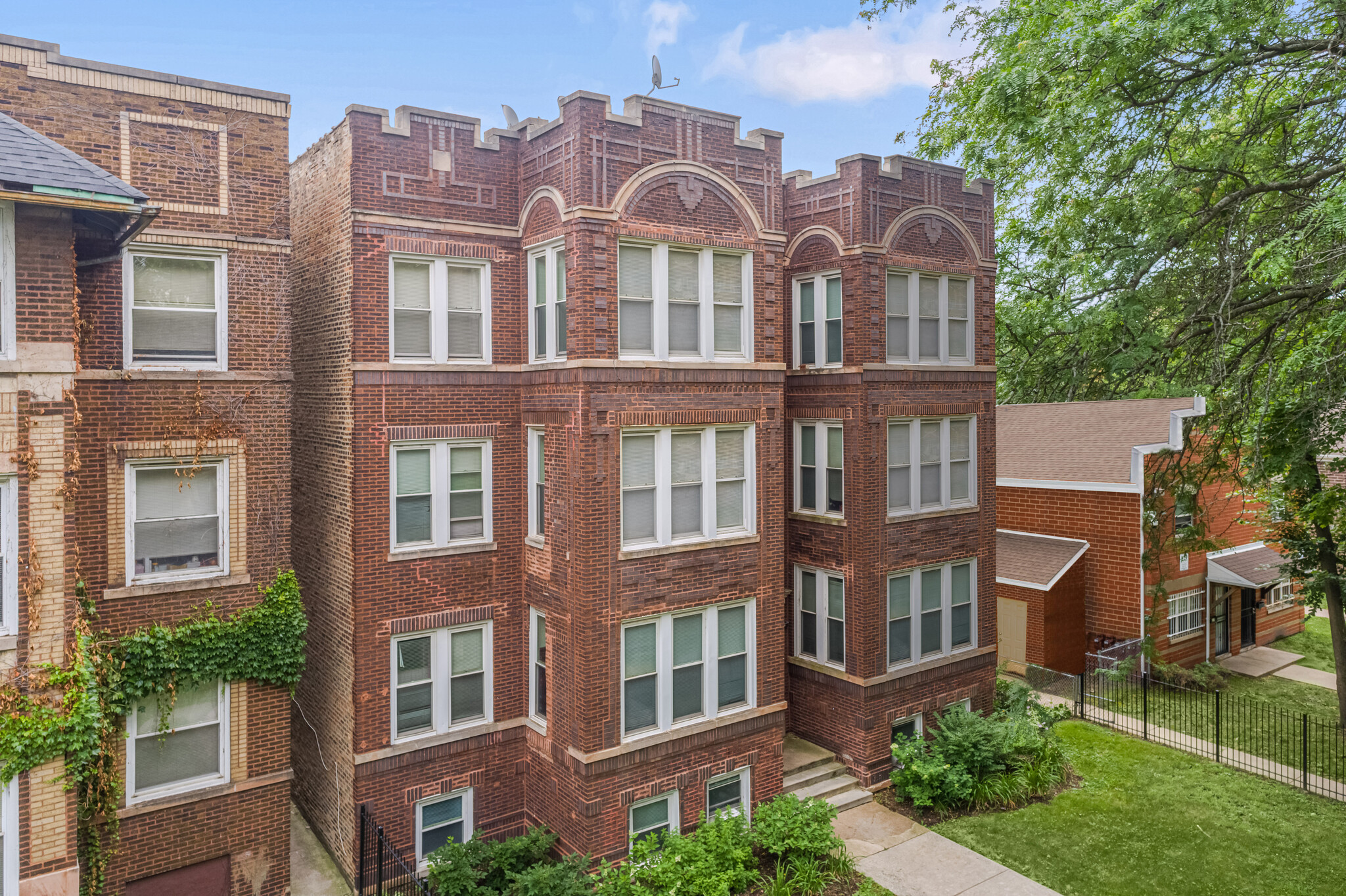 6731 S Chappel Ave, Chicago, IL for Sale