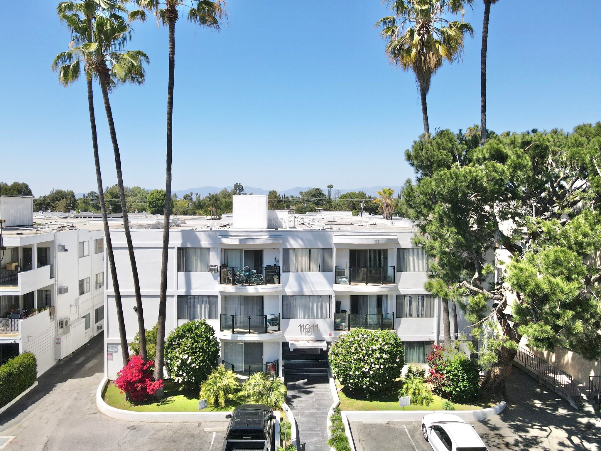 11911 Weddington St, Valley Village, CA for Sale