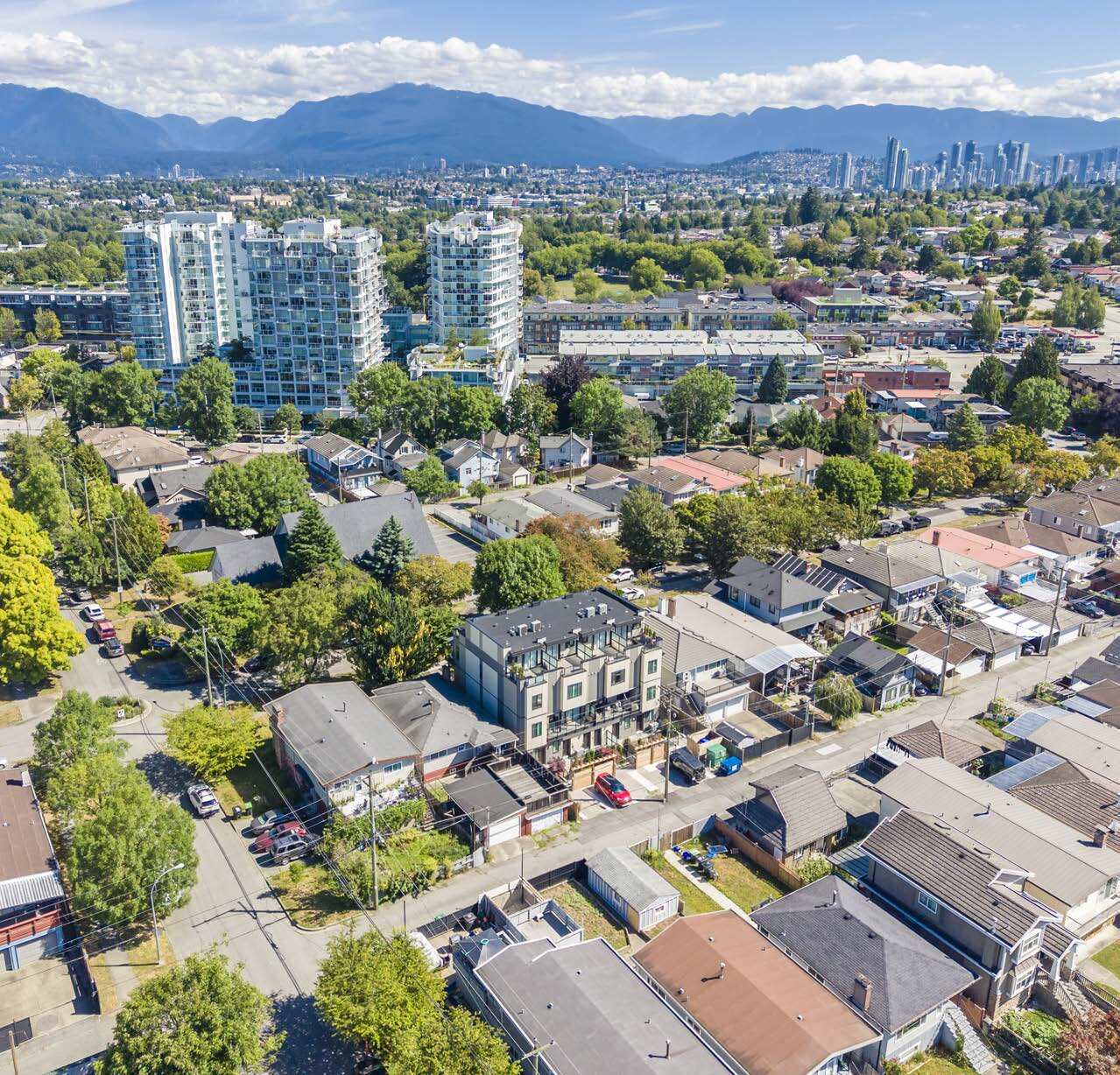 2122 32nd Av E, Vancouver, BC for Sale