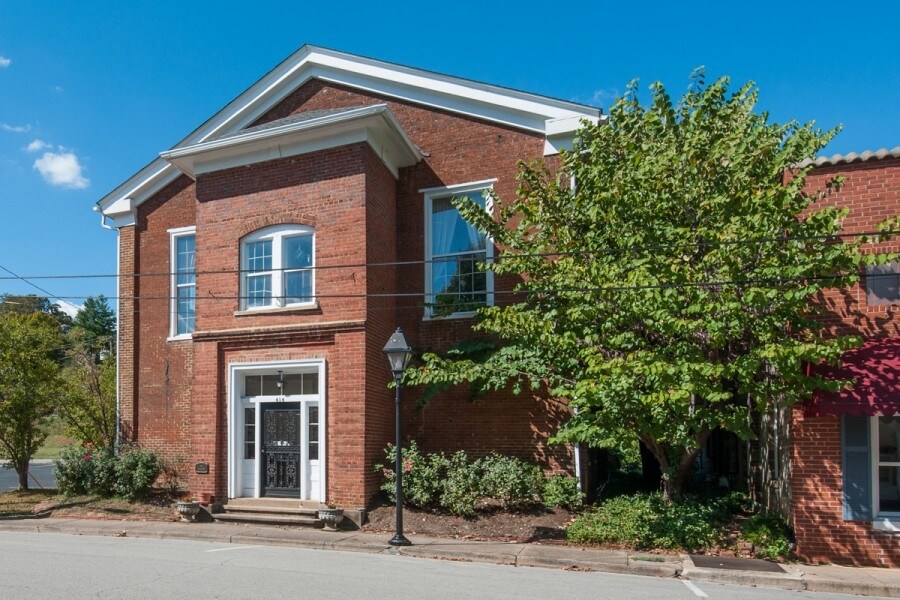 414 Wharf St, Loudon, TN for Sale