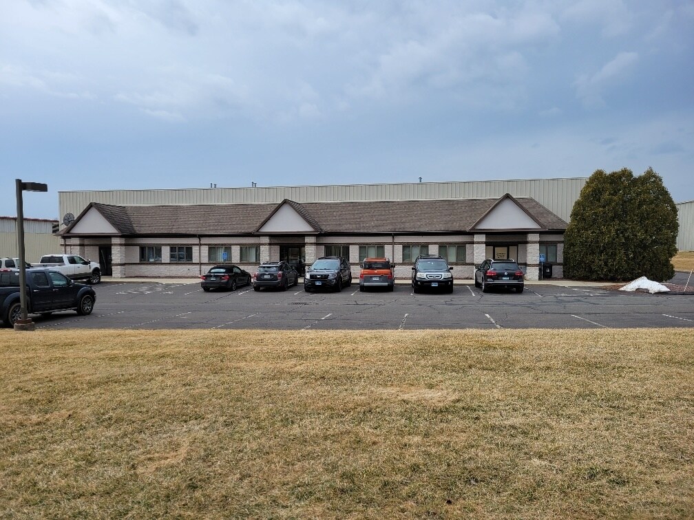 15 Kenny Roberts Memorial Dr Suffield, CT 06078 Flex Property for