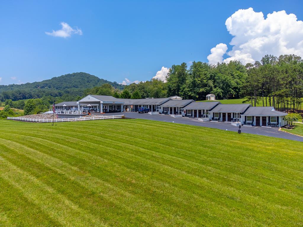 40 Chatuge Ln, Hayesville, NC for Sale