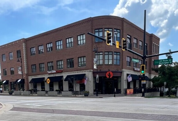 123 W Washington St, Oswego, IL for Rent