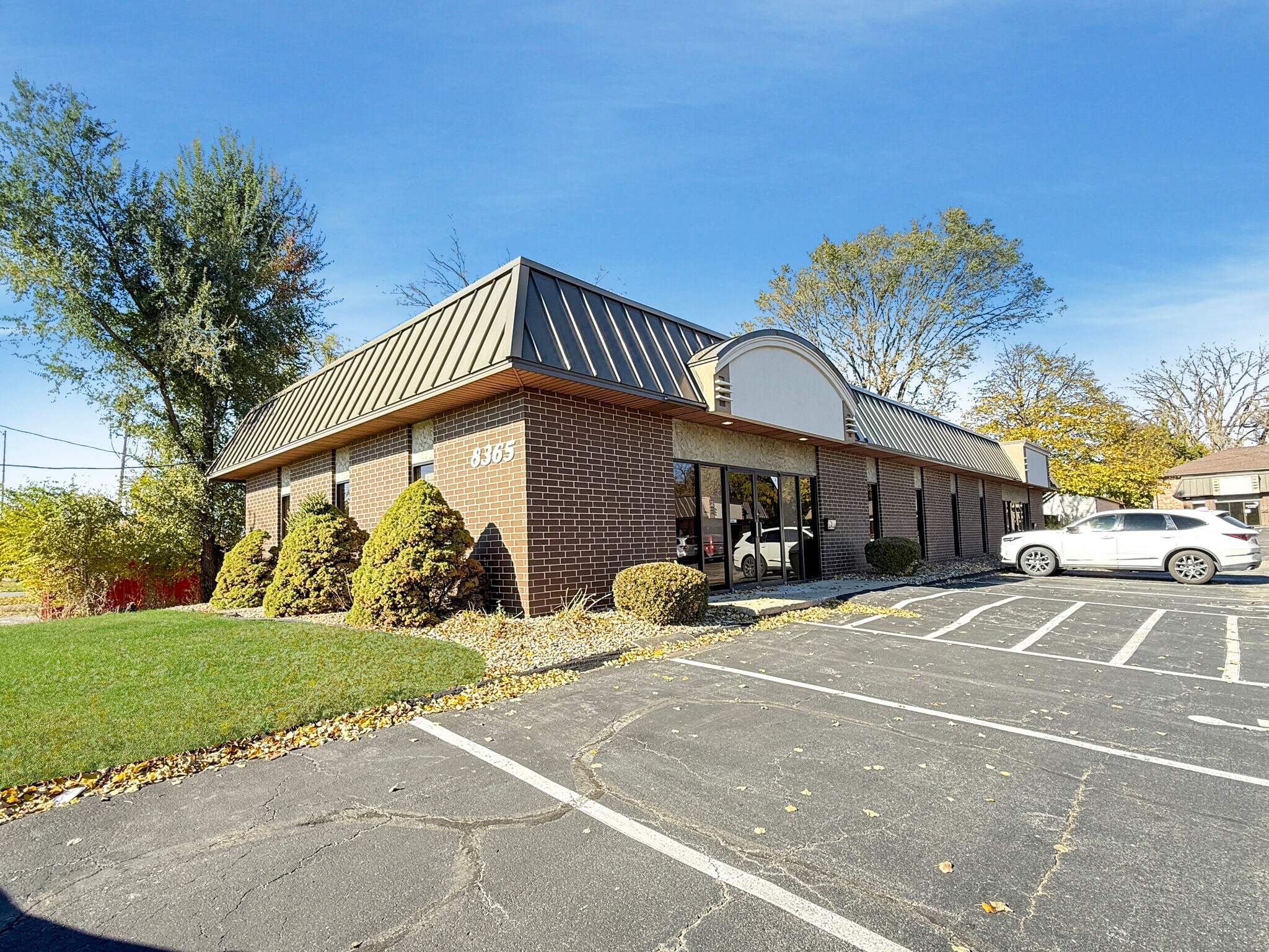 8365 University Blvd, Clive, IA for Rent