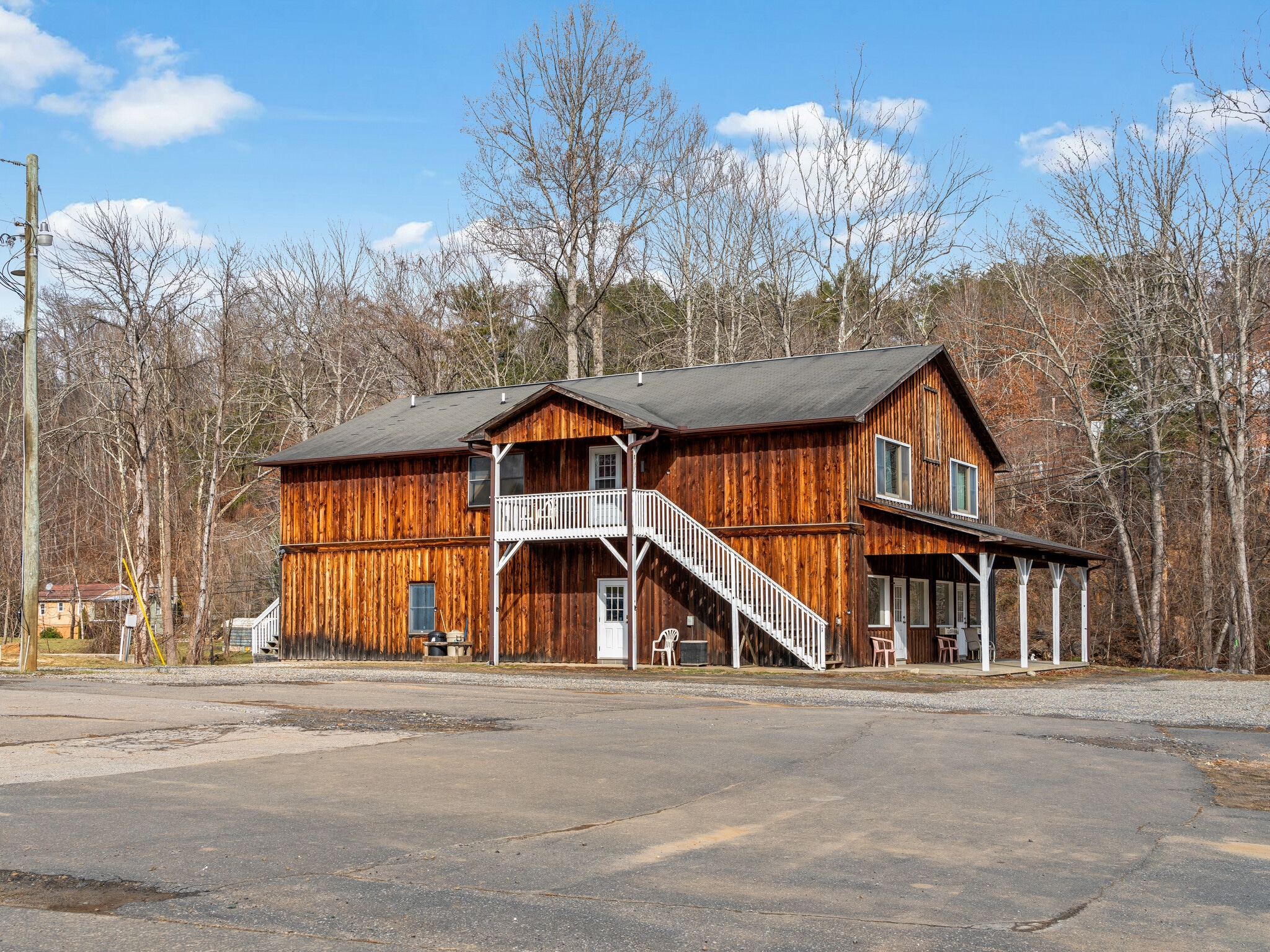 1875 US 19 E Burnsville, NC 28714 MultiFamily Property for Lease on