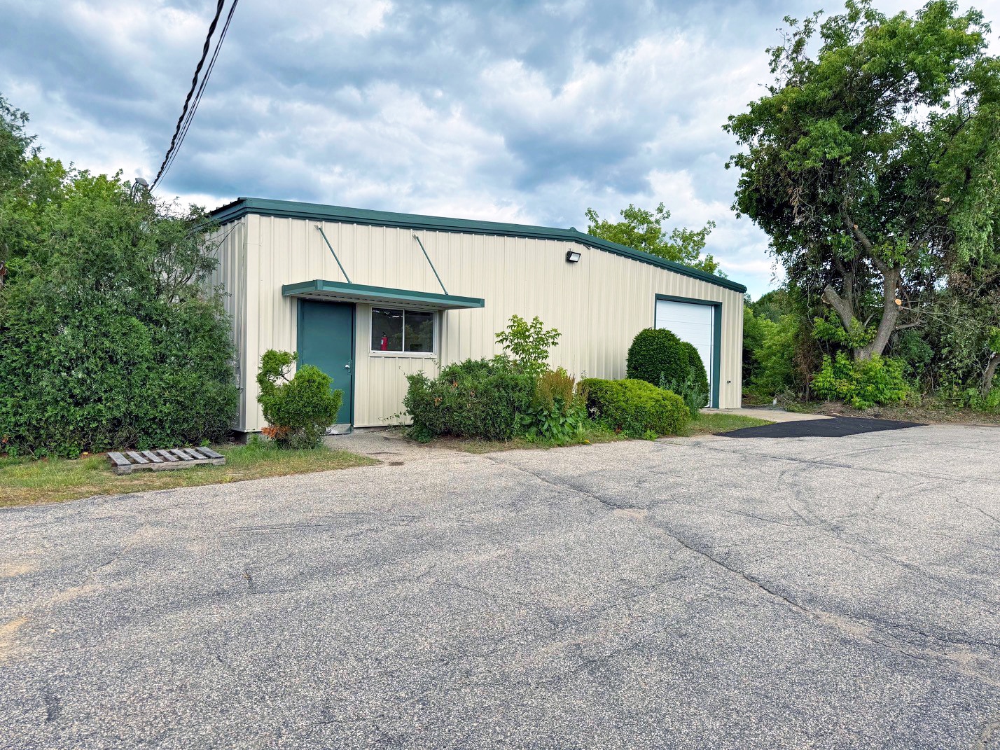 48 Harvey Rd, Londonderry, NH for Rent