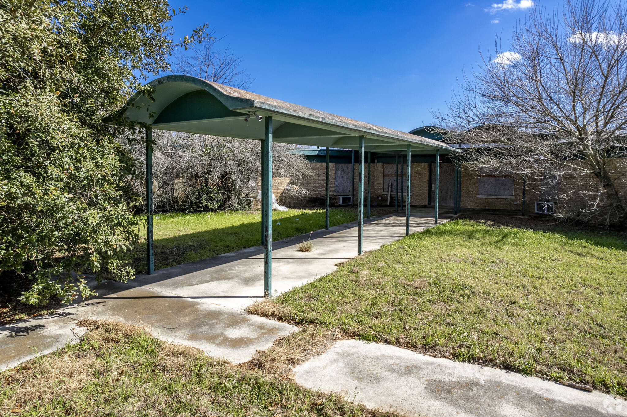 1800 Cartwheel Dr, Gonzales, TX for Sale