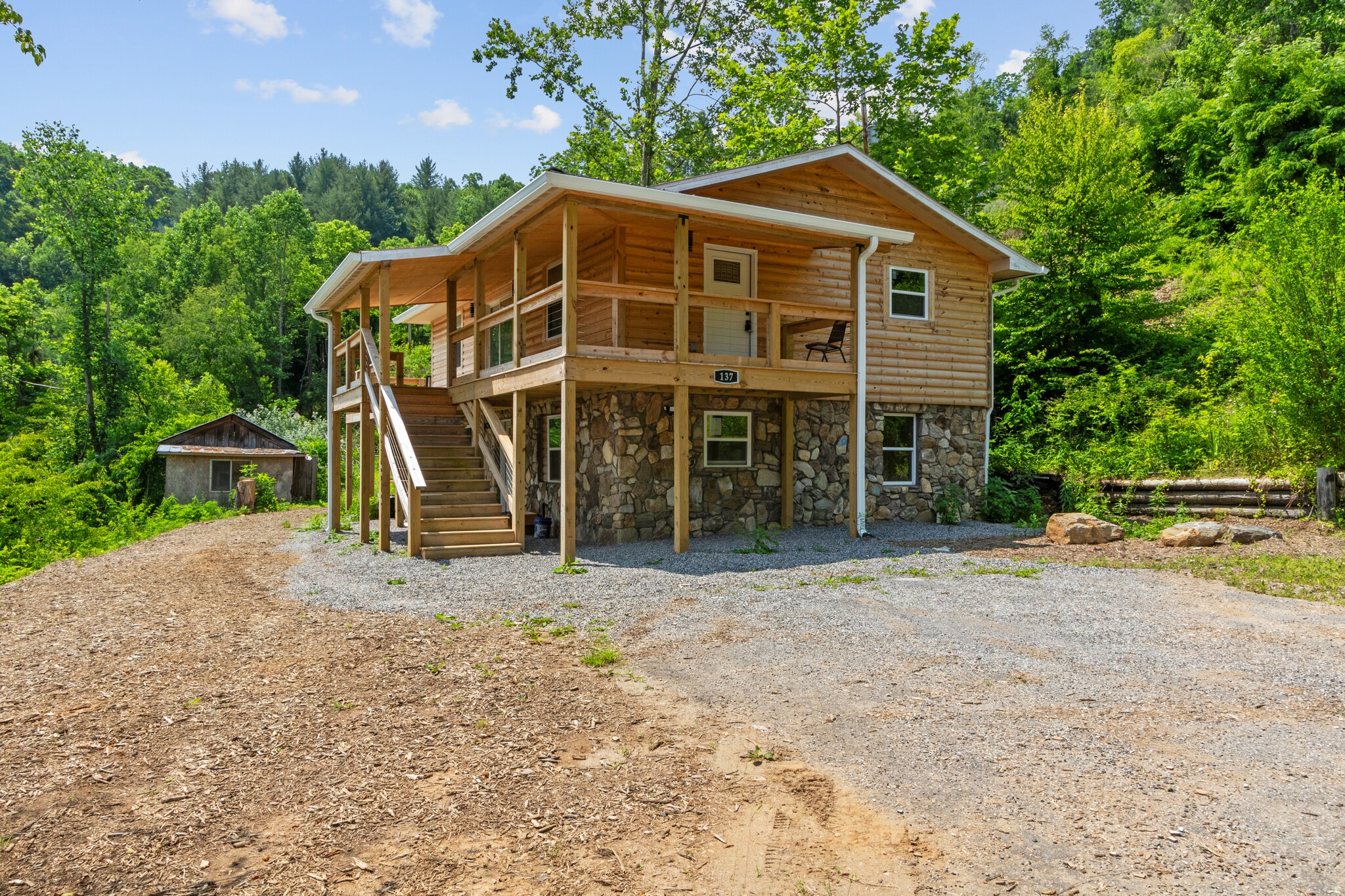 137 Red Maple Ln, Burnsville, NC for Sale