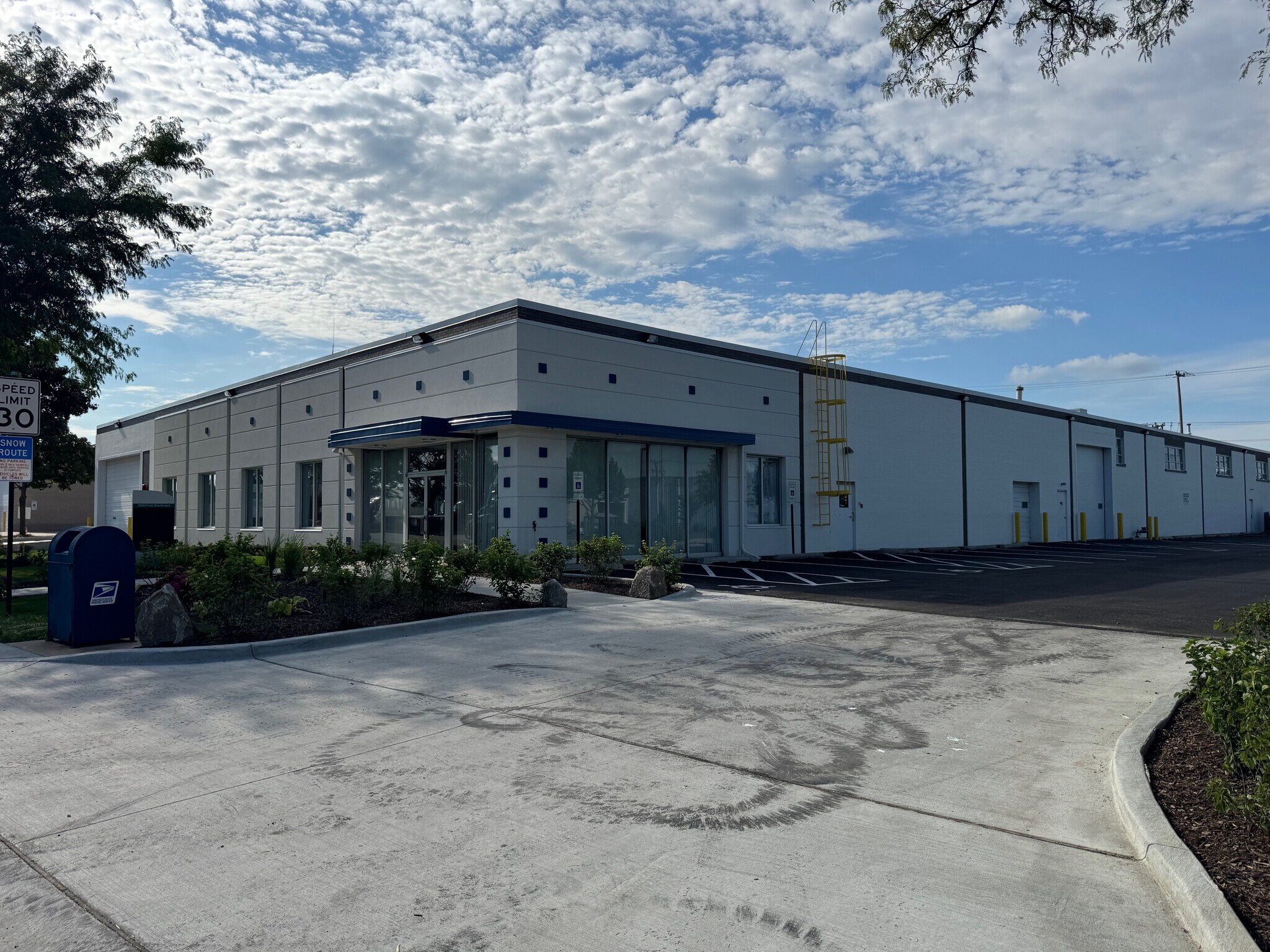 1090 Pratt Blvd, Elk Grove Village, IL for Rent