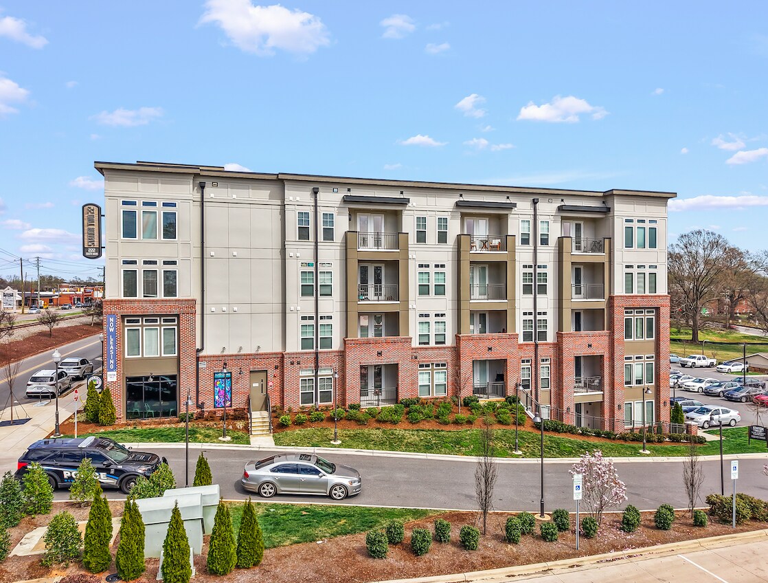 222 S Main St, Mooresville, NC for Sale