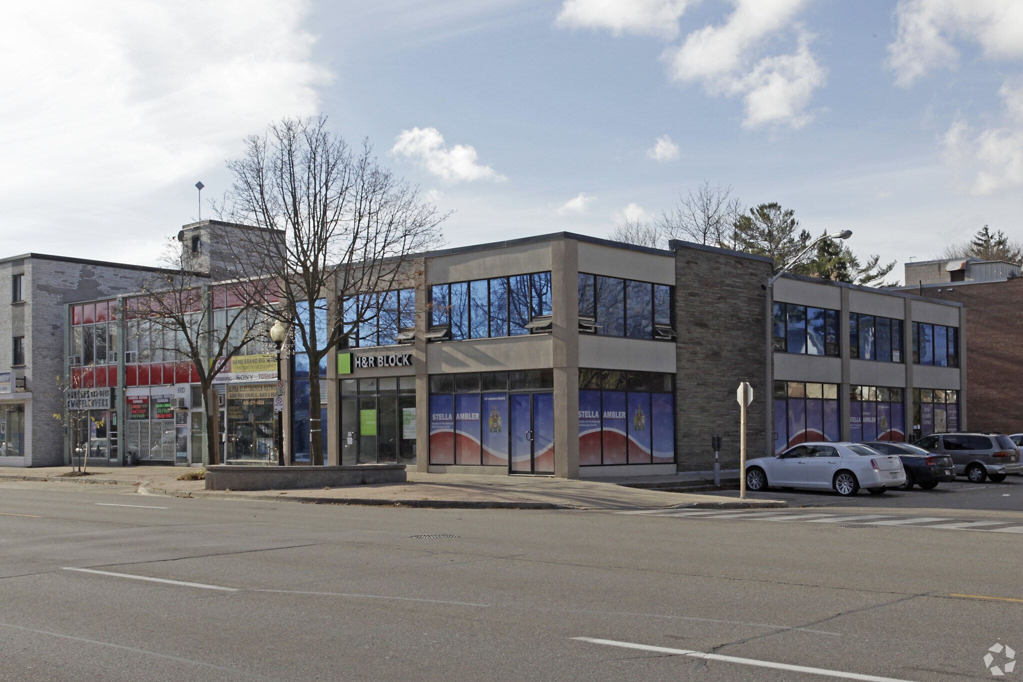252-260 Lakeshore Rd E, Mississauga, ON for Rent