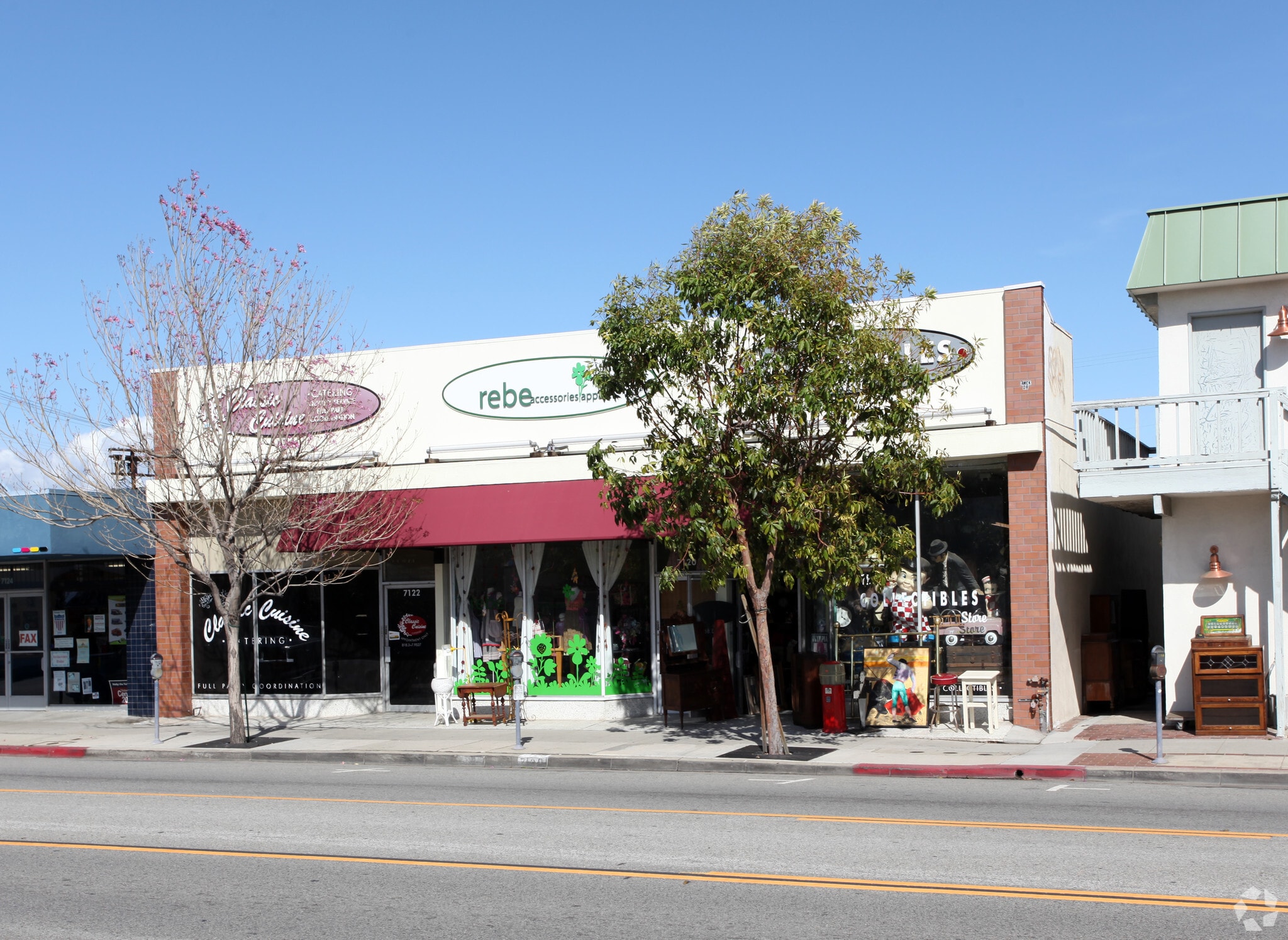 7118-7122 Owensmouth Ave, Canoga Park, CA for Sale